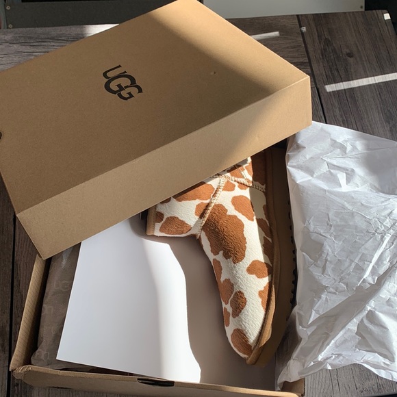 UGG classic mini cow print - Picture 2 of 5